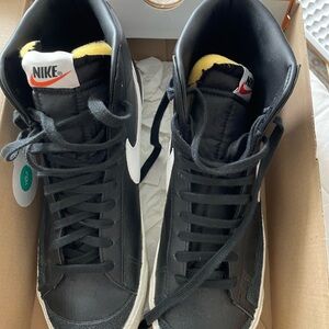 Nike Black High-Top Sneakers with Classic Design